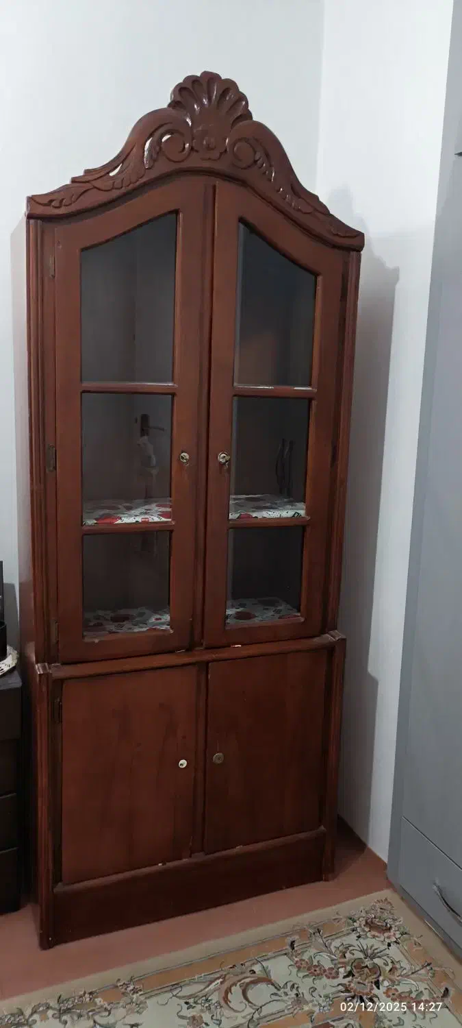 یک عددکمدویترین داربه فروش میرسد|بوفه، ویترین، کنسول|بندر انزلی, ساحل قو|دیوار