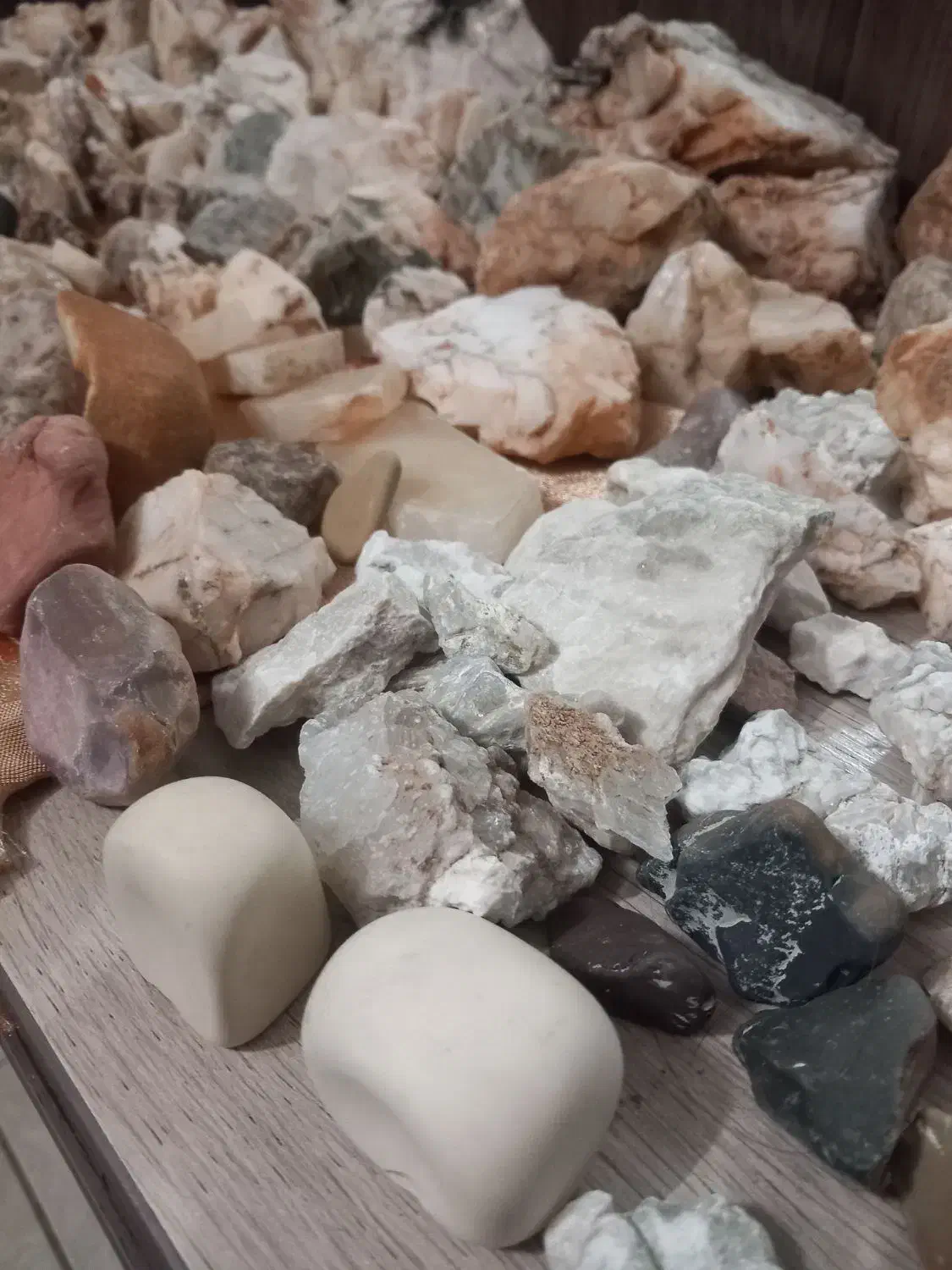 سنگ قیمتی|بدلیجات|شیراز, کوشک میدان|دیوار