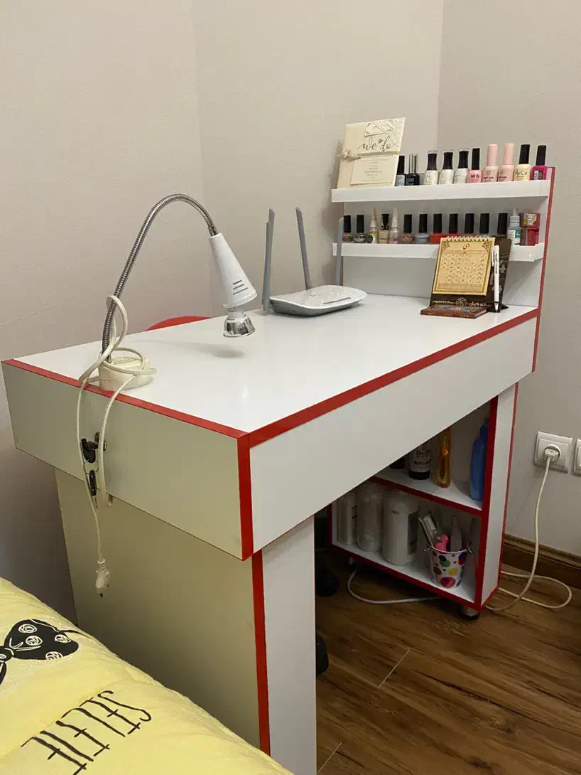 میزناخن وصندلی گردان|آرایشگاه و سالن‌های زیبایی|تهران, فردوس|دیوار