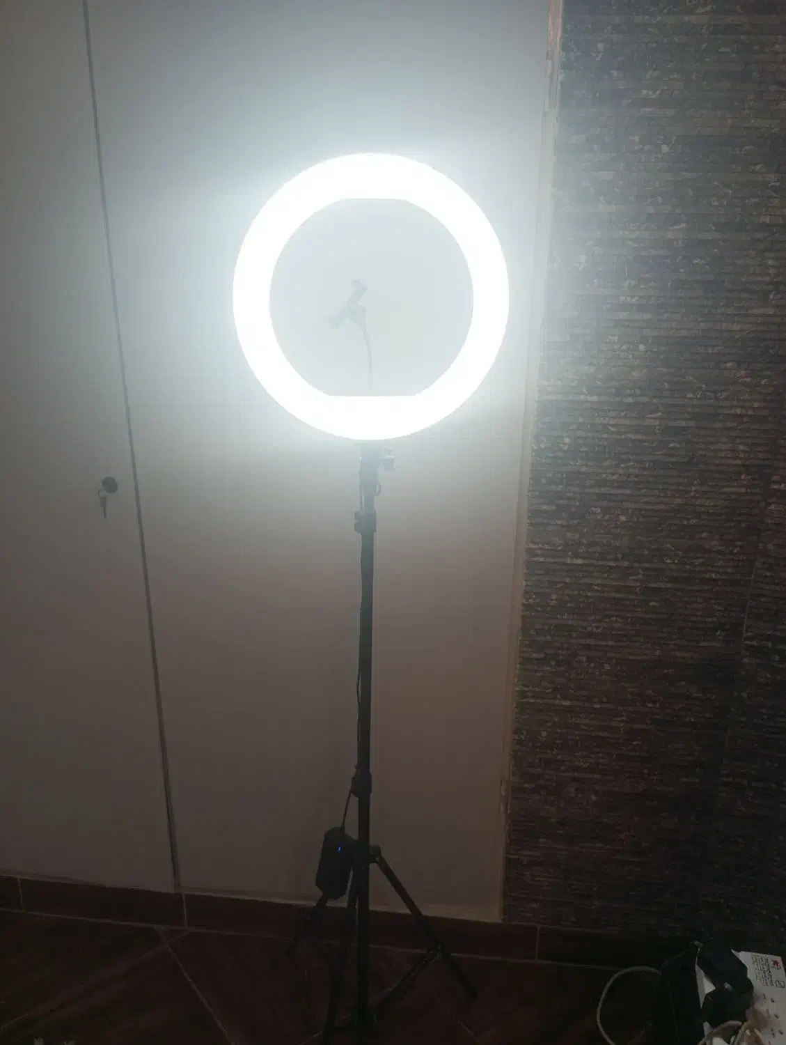 رینگ لایت حرفه ای|دوربین عکاسی و فیلمبرداری|قدس, شهرقدس|دیوار