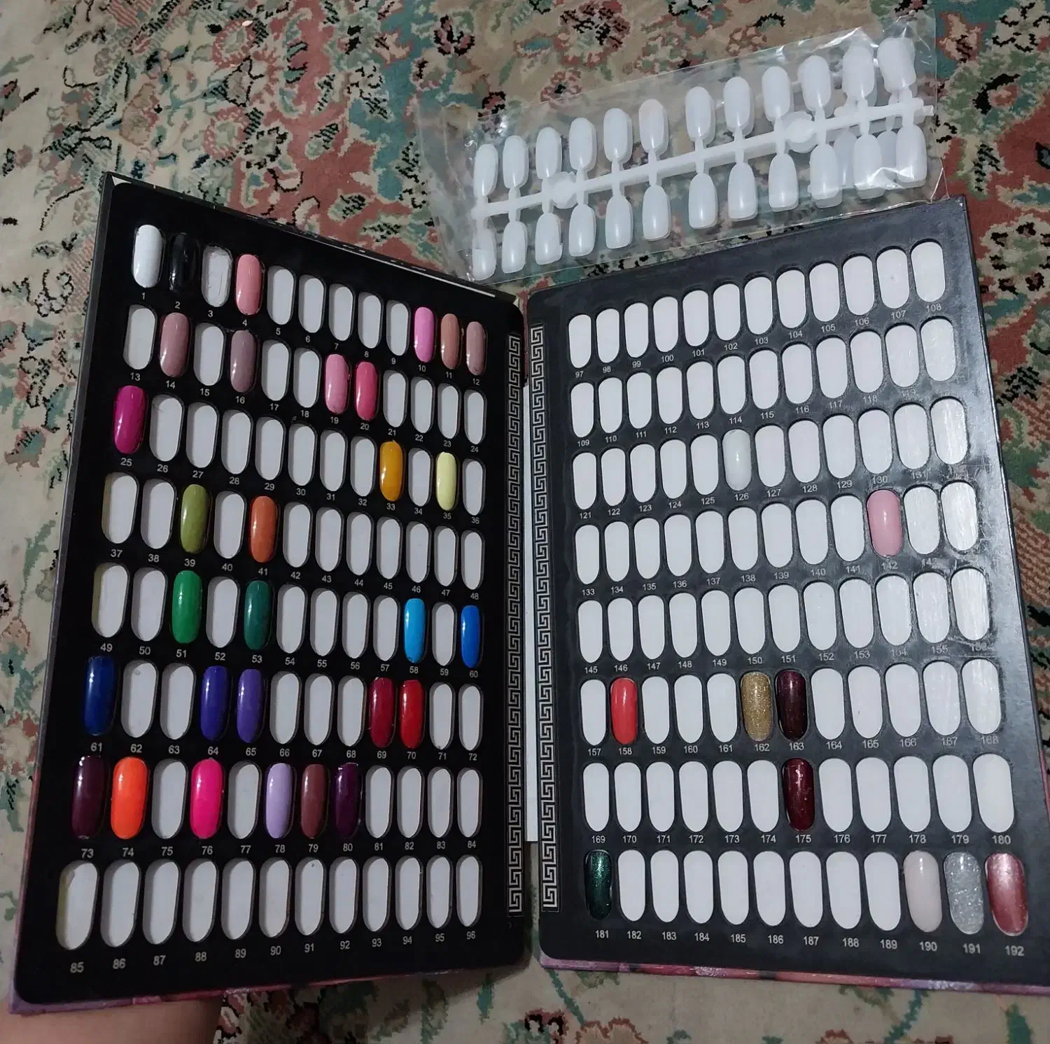 لاک ژل و لوازم کاشت ناخن|آرایشی، بهداشتی، درمانی|رشت, باهنر|دیوار