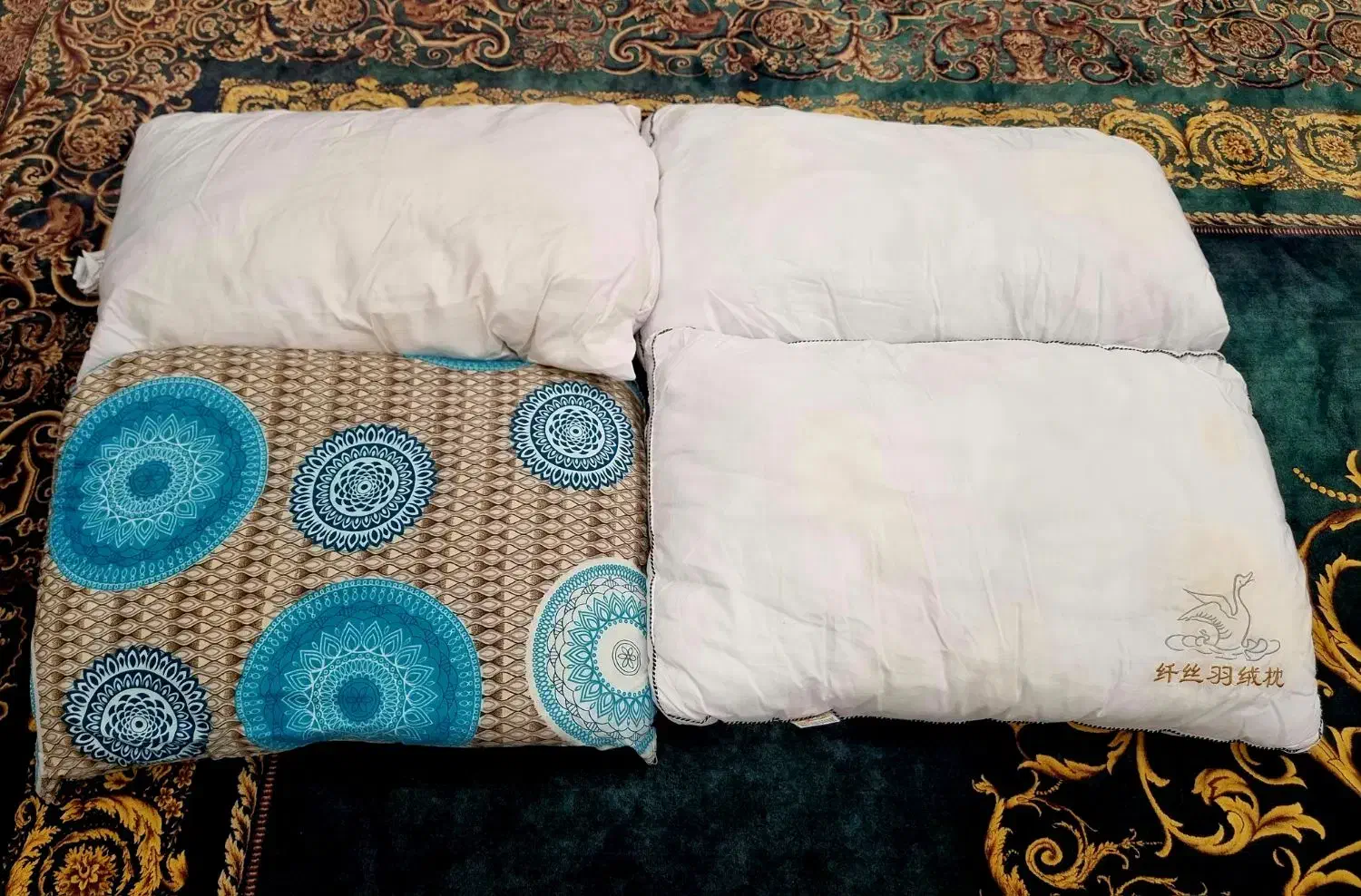 بالشت|رختخواب، بالش، پتو|کیش, |دیوار