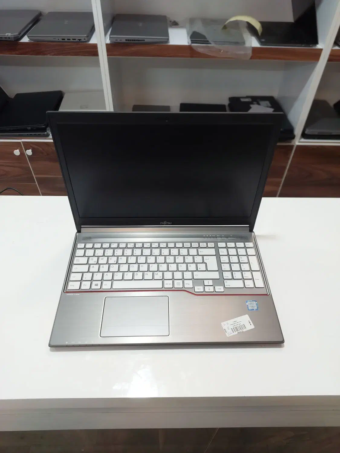 Fujitsu e756|رایانه همراه|اندیشه, اندیشه فاز ۳|دیوار