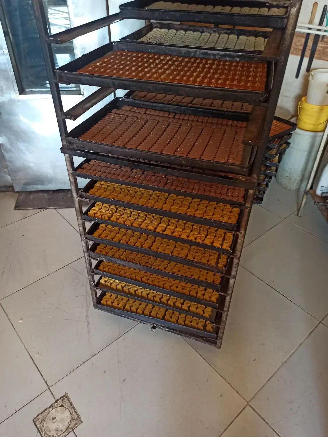 وردست خشگار قنادی|استخدام خدمات فروشگاه و رستوران|اردبیل, |دیوار