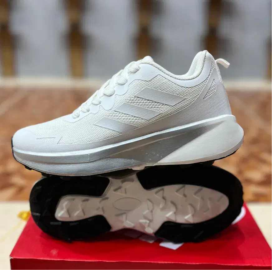 کفش آدیداس خارجی|کیف، کفش، کمربند|شیراز, شهرک سراج‎|دیوار