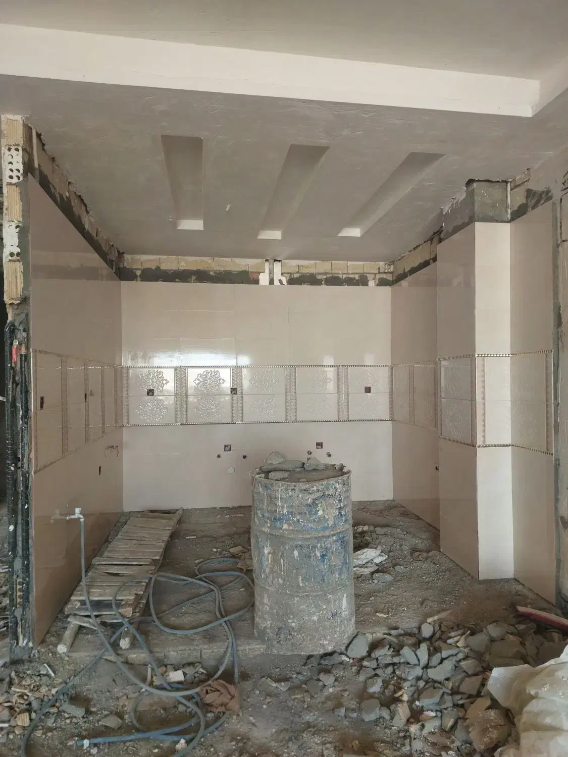 واحد طبقه اول شهرکنیاوران ۳ ماه دیگه تحویل.|فروش آپارتمان|بروجرد, |دیوار