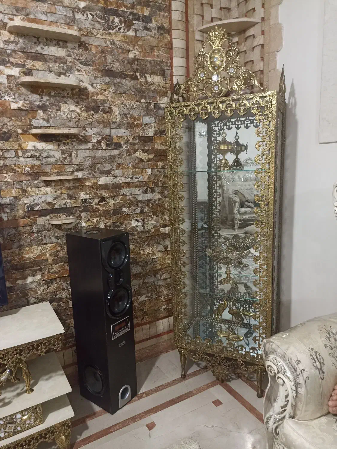 میز تلویزیون .ویترین.ساعت برنجی درحد نو|بوفه، ویترین، کنسول|نسیم‌شهر, |دیوار