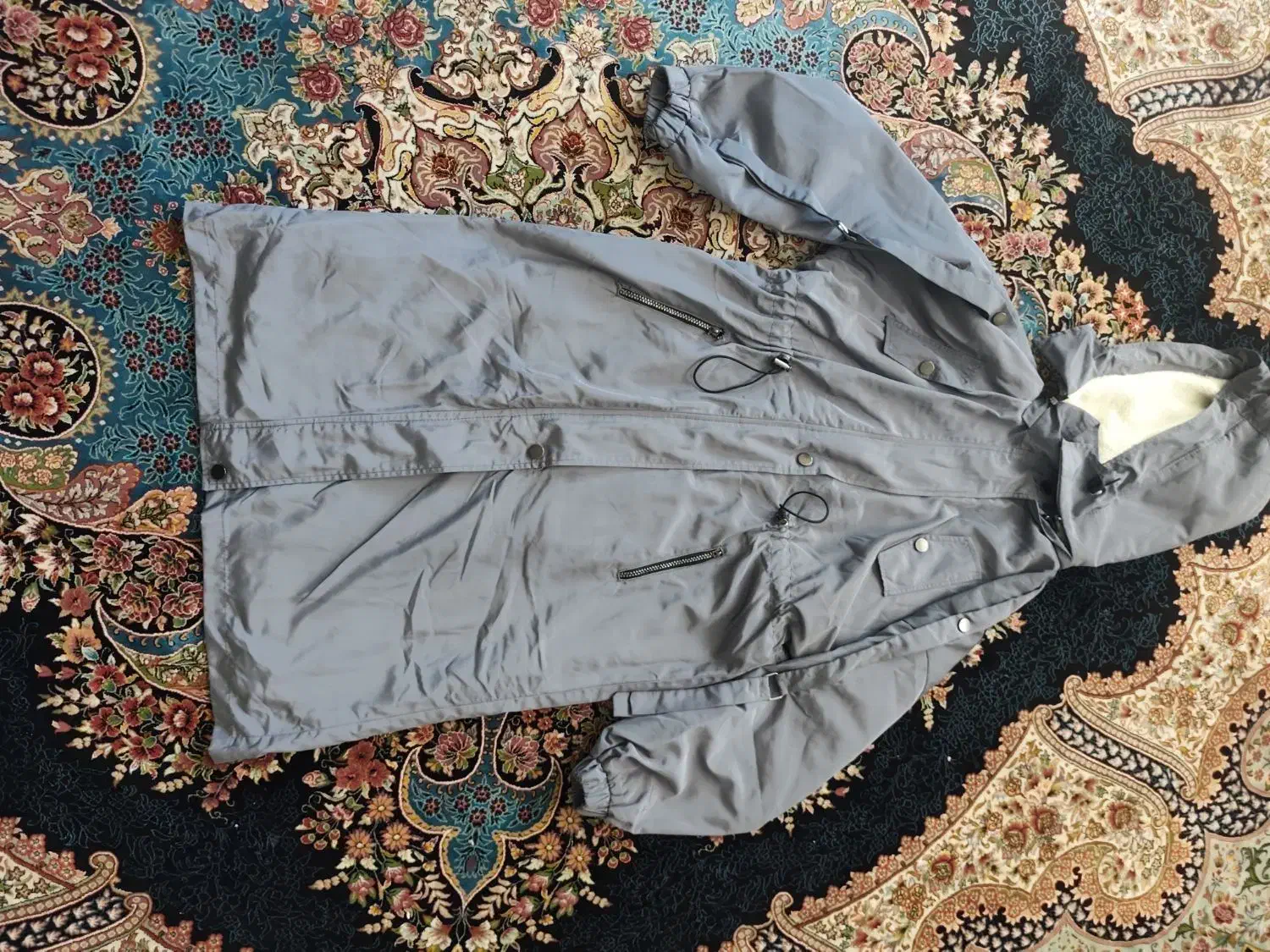 پالتو بارونی|لباس|اراک, |دیوار