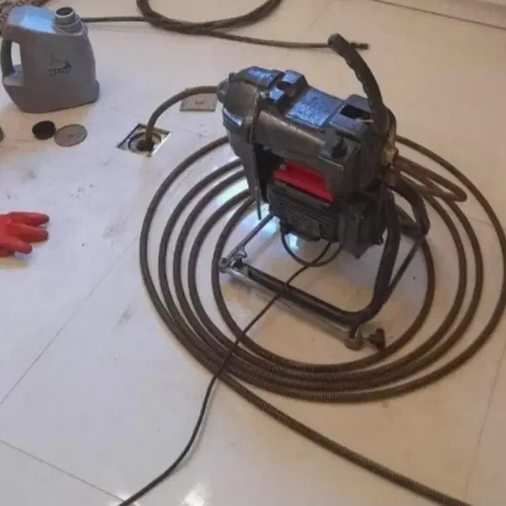 تخلیه‌چاه لوله بازکنی رفع نم وبوی بدفاظلاب حفرچاه|خدمات پیشه و مهارت|صفادشت, |دیوار