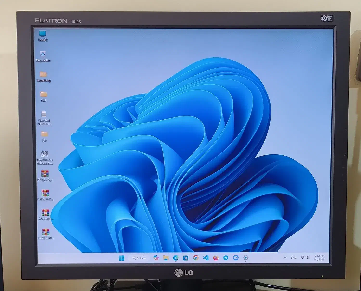 مانیتور LG Flatron 19 inch تمیز|قطعات و لوازم جانبی رایانه|ایلام, |دیوار