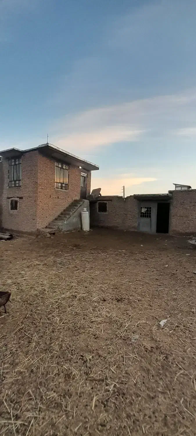 ساختمان و دامداری به متراژ نزدیک به هفتصد متر|فروش خانه و ویلا|نوشین شهر, |دیوار