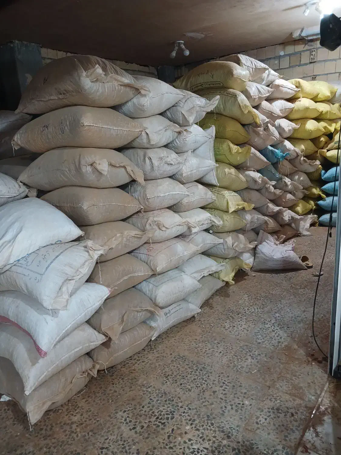 با سلام خرید فروش کلیه محصولات کشاورزی بادام|خوردنی و آشامیدنی|مرودشت, مجد آباد|دیوار