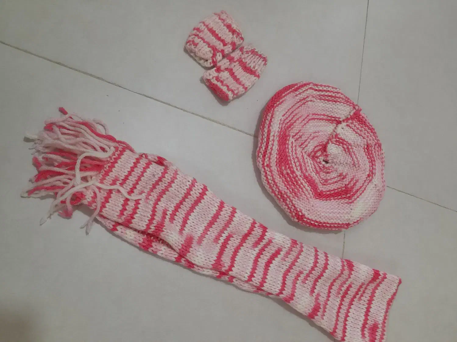 شال وشلوار های جین ودو عدد مقنعه نو|لباس|بروجرد, |دیوار