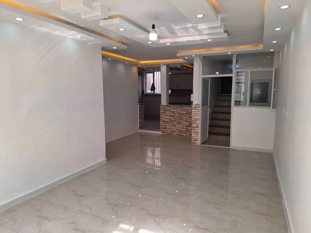 آپارتمان با حیاط اختصاصی فوق العاده تمیز|فروش آپارتمان|ملارد, |دیوار