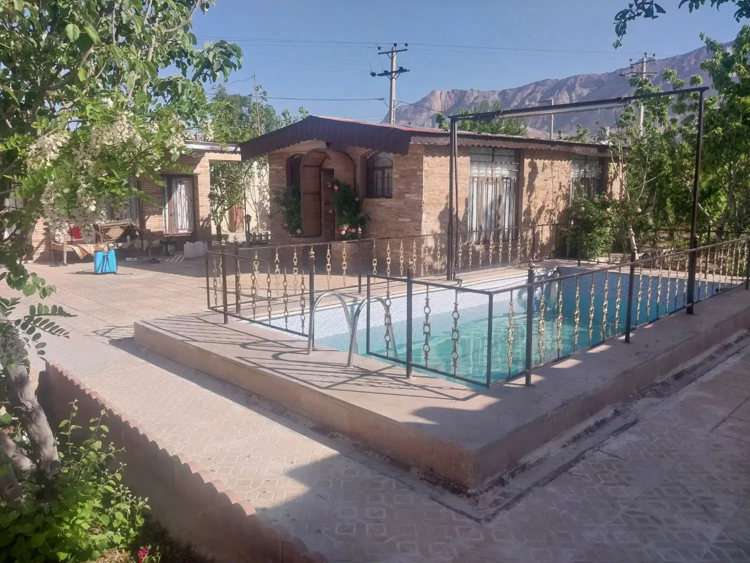 باغ ویلا|اجارهٔ کوتاه‌مدت ویلا و باغ|ابریشم, |دیوار