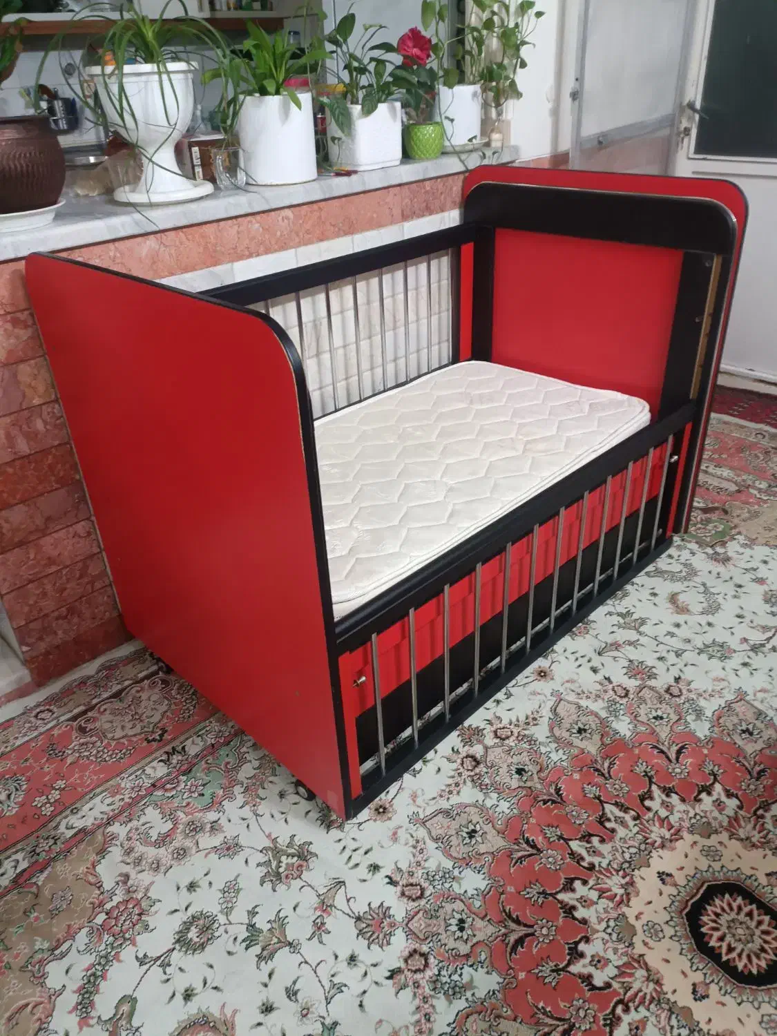 تخت کودک|تخت و صندلی بچه|ری, حمزهآباد|دیوار