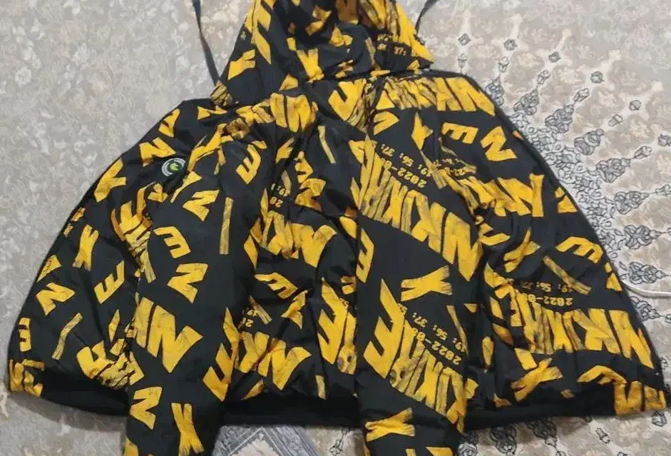 کاپشن دو رویع|لباس|بروجرد, |دیوار