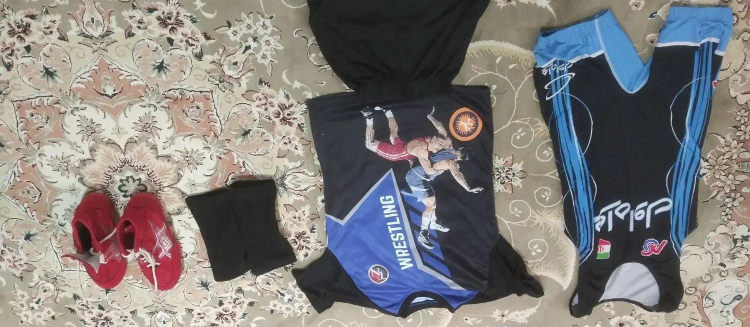 دوبنده کشتی و کفش و ست ورزشی|تجهیزات ورزشی|سیلاخور, |دیوار