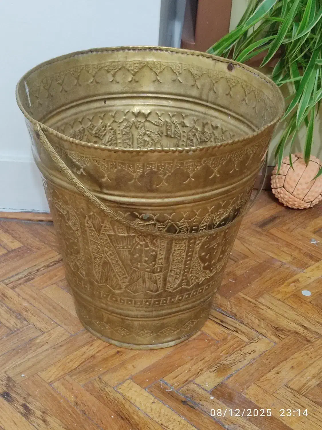 ظرف برنجی|کلکسیون اشیاء عتیقه|تهران, کاج|دیوار