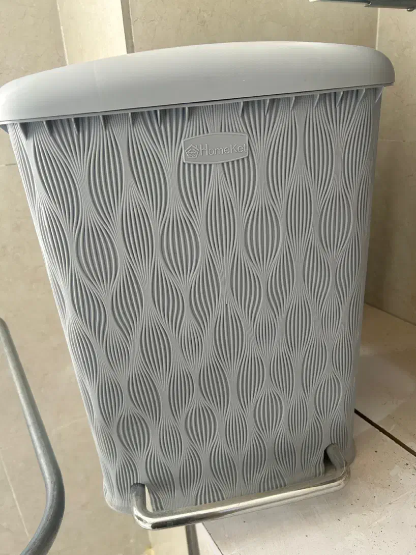 سطل زباله و ماهی تابه دوطرفه|لوازم نظافت|مشکیندشت, |دیوار