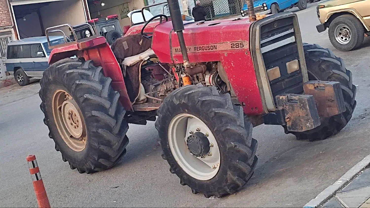 تراکتور|خودرو سنگین|دیواندره, |دیوار