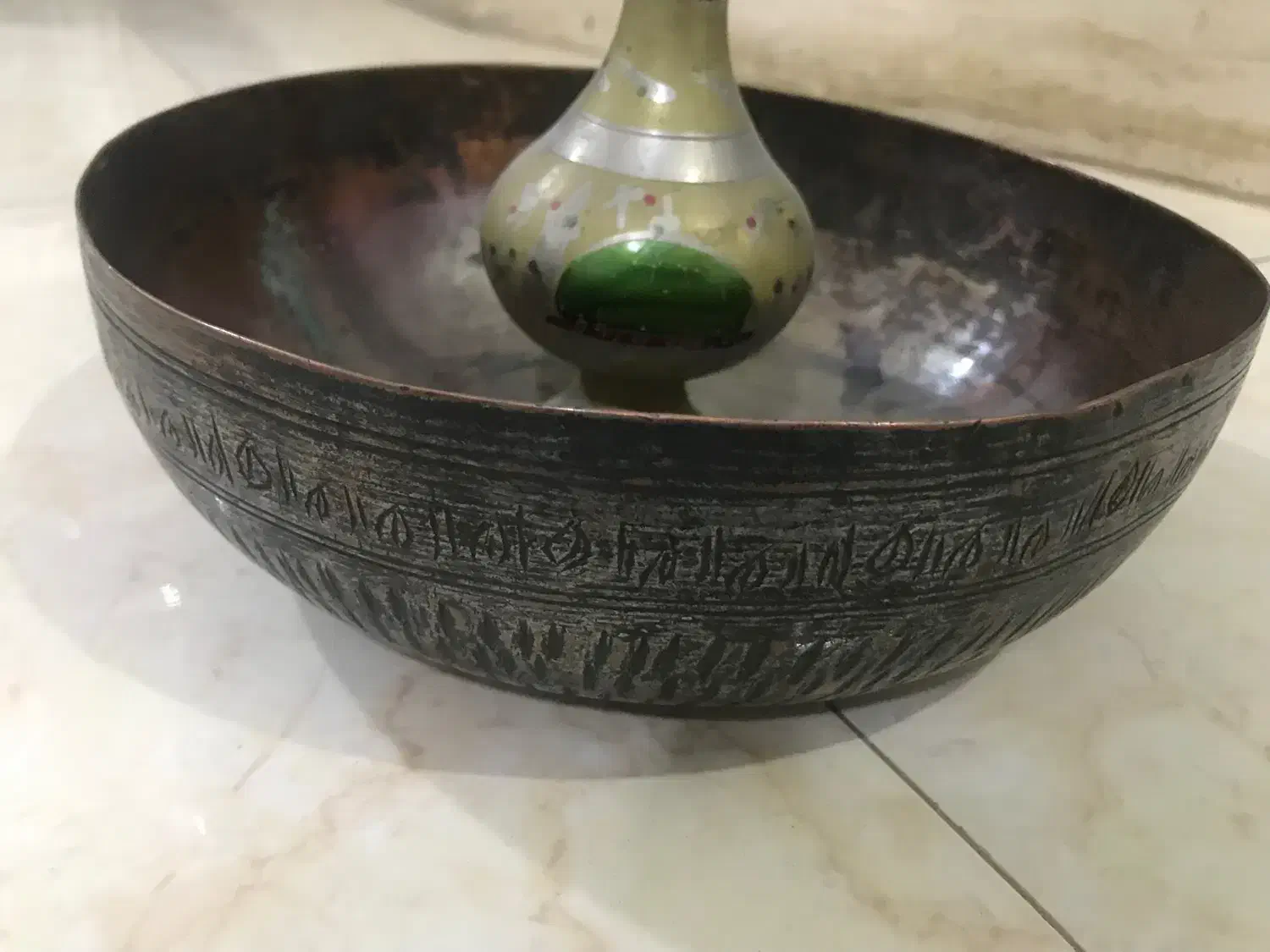 مجموعه ۳۰۰ ساله بکر|کلکسیون اشیاء عتیقه|پایین هولار, |دیوار