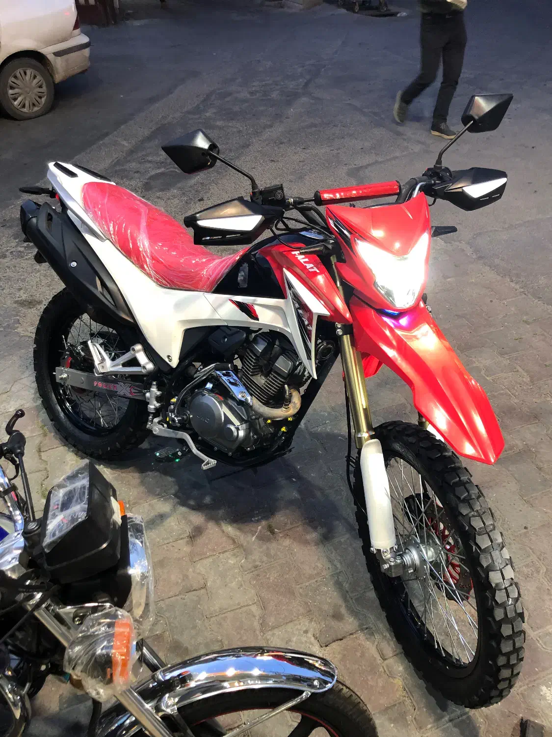 تریل فلات۲۰۰ صفر۱۴۰۴ نقدو اقساط|موتورسیکلت|گرگان, |دیوار