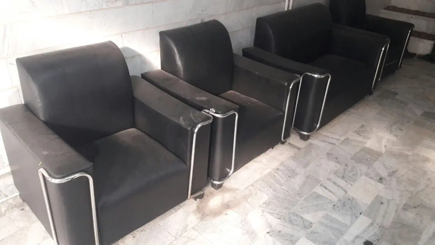 نیم ست چرم مبلمان اداری برای دفترکار در حد نو|مبلمان اداری|کاشان, معلم|دیوار