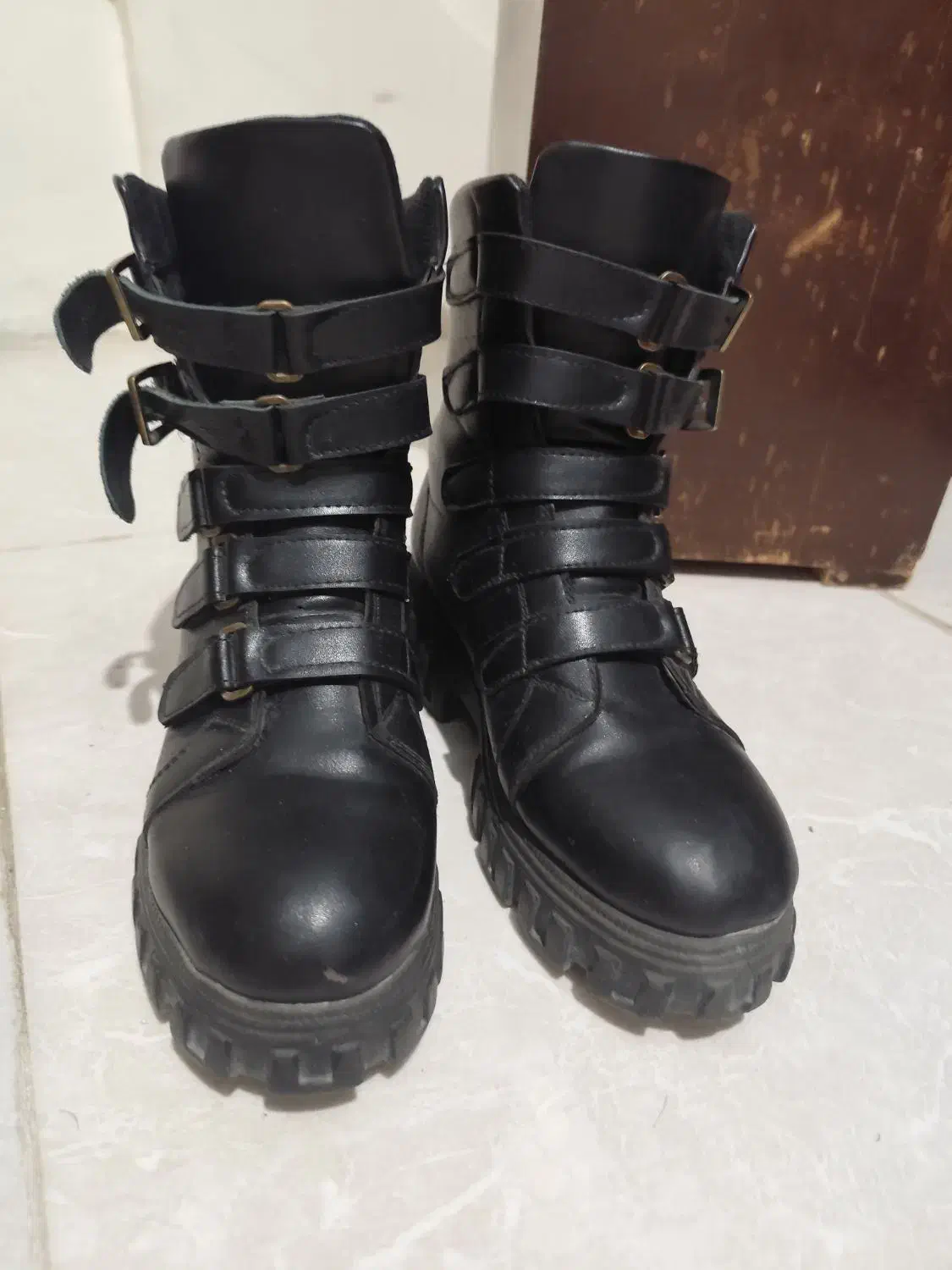 بوت و نیم بوت|کیف، کفش، کمربند|هشتگرد, مدرس|دیوار