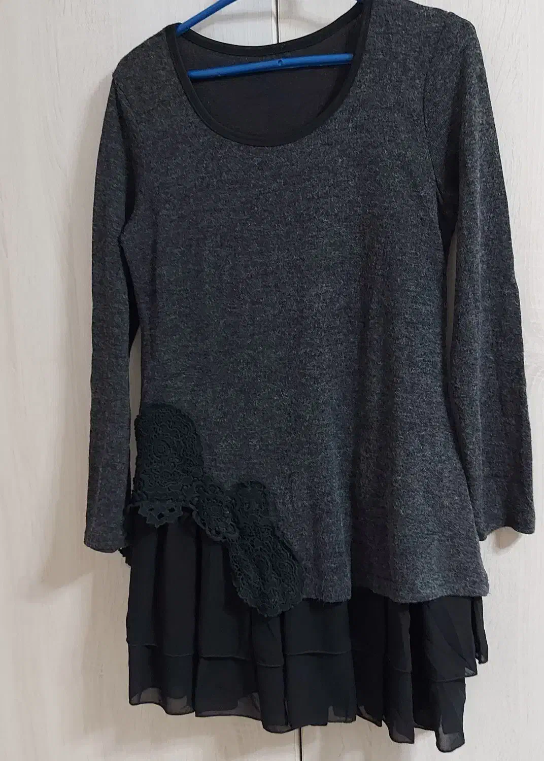 لباس و شال|لباس|رشت, جانبازان|دیوار