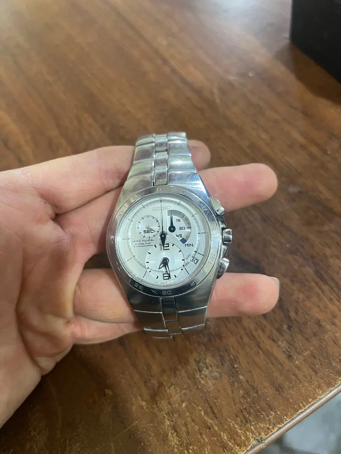 سیکوکنتیک|ساعت|قلعه نو, |دیوار