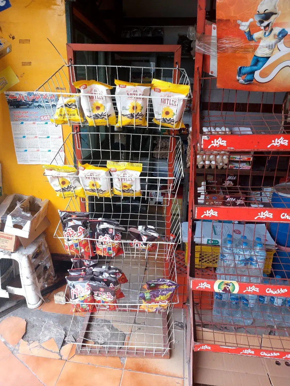 قفسه آهنی چیپس و پفک|فروشگاه و مغازه|لاهیجان, کوی آزادگان|دیوار