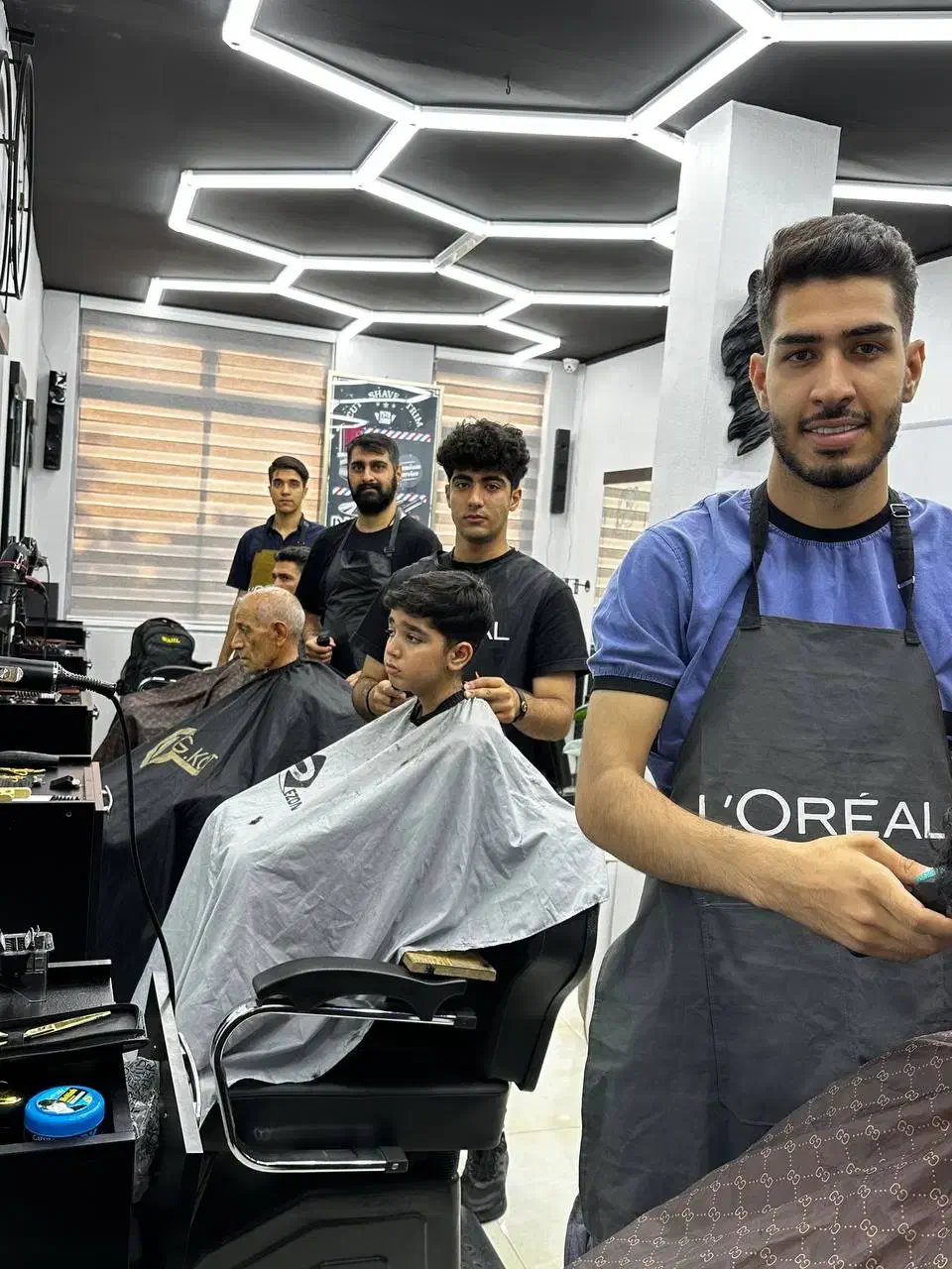 اصلاح مو آقایان رایگان اصلاح سر و صورت مجانی|خدمات آرایشگری و زیبایی|تهران, نارمک|دیوار