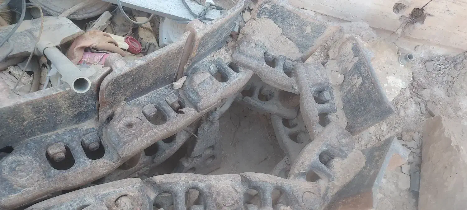 دو رشته زنجیر بلدوزر۱۵۵|ماشین‌آلات صنعتی|دلیجان, |دیوار