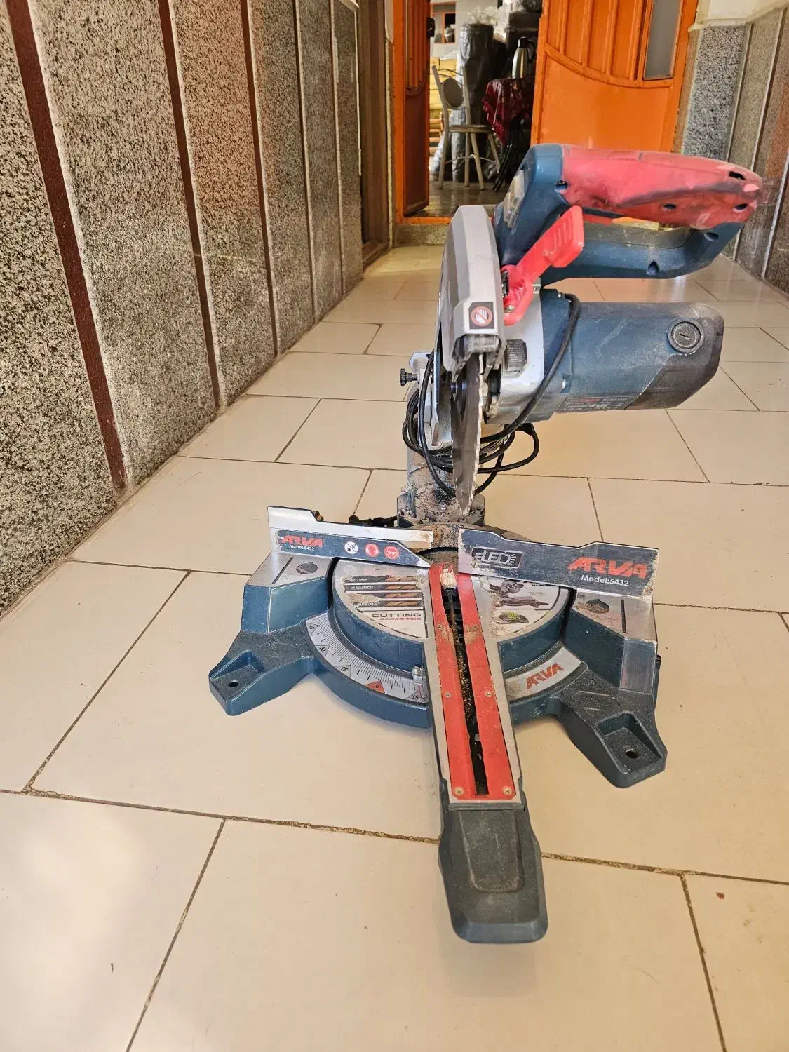 فارسی بر|ابزارآلات|سلماس, |دیوار