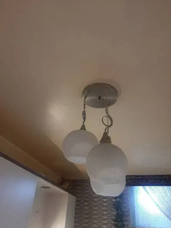 لوستر ۳شاخه کاملا سالم|لوستر و چراغ آویز|تهران, ازگل|دیوار