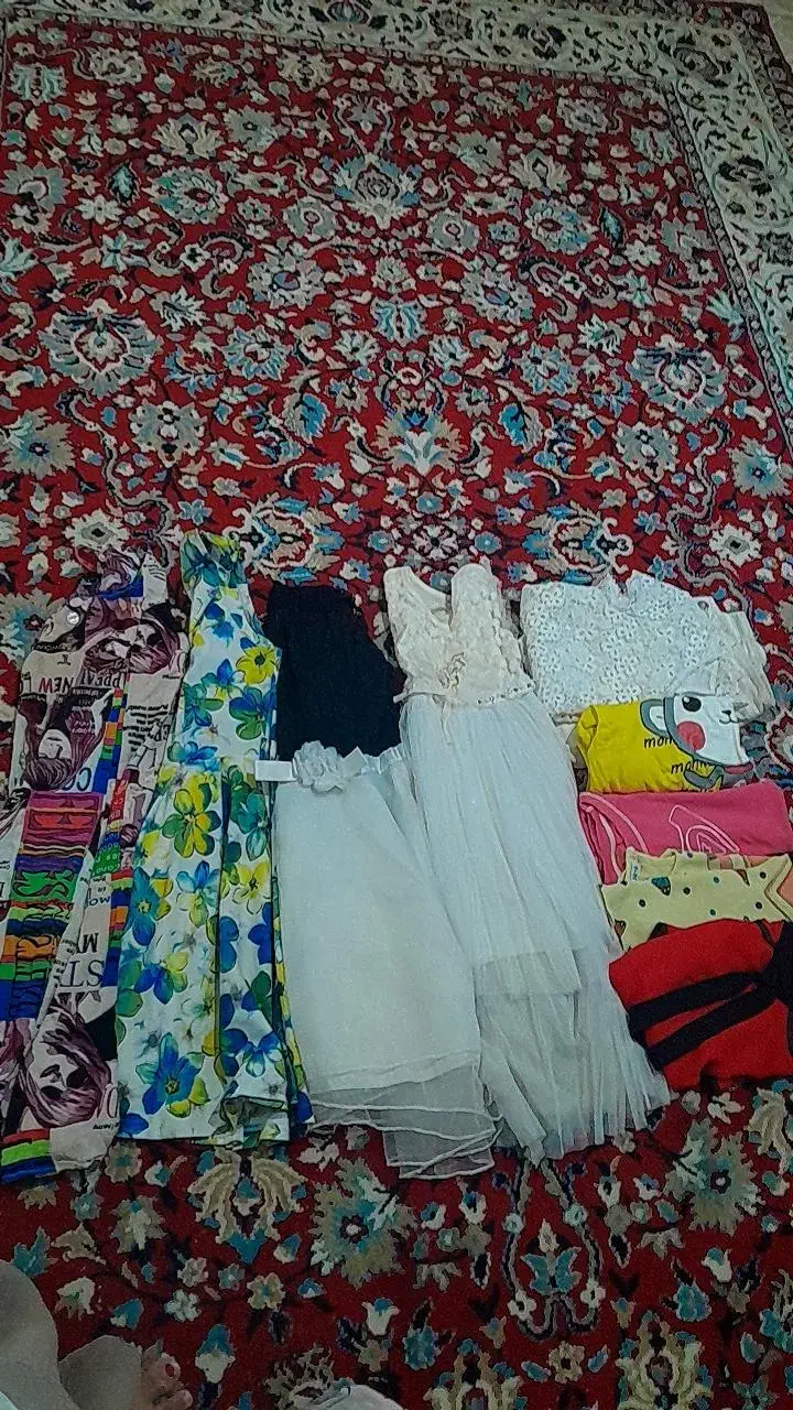 تعداد لباس دخترانه  برای سن ۹تا ۱۱|کفش و لباس بچه|آستارا, |دیوار