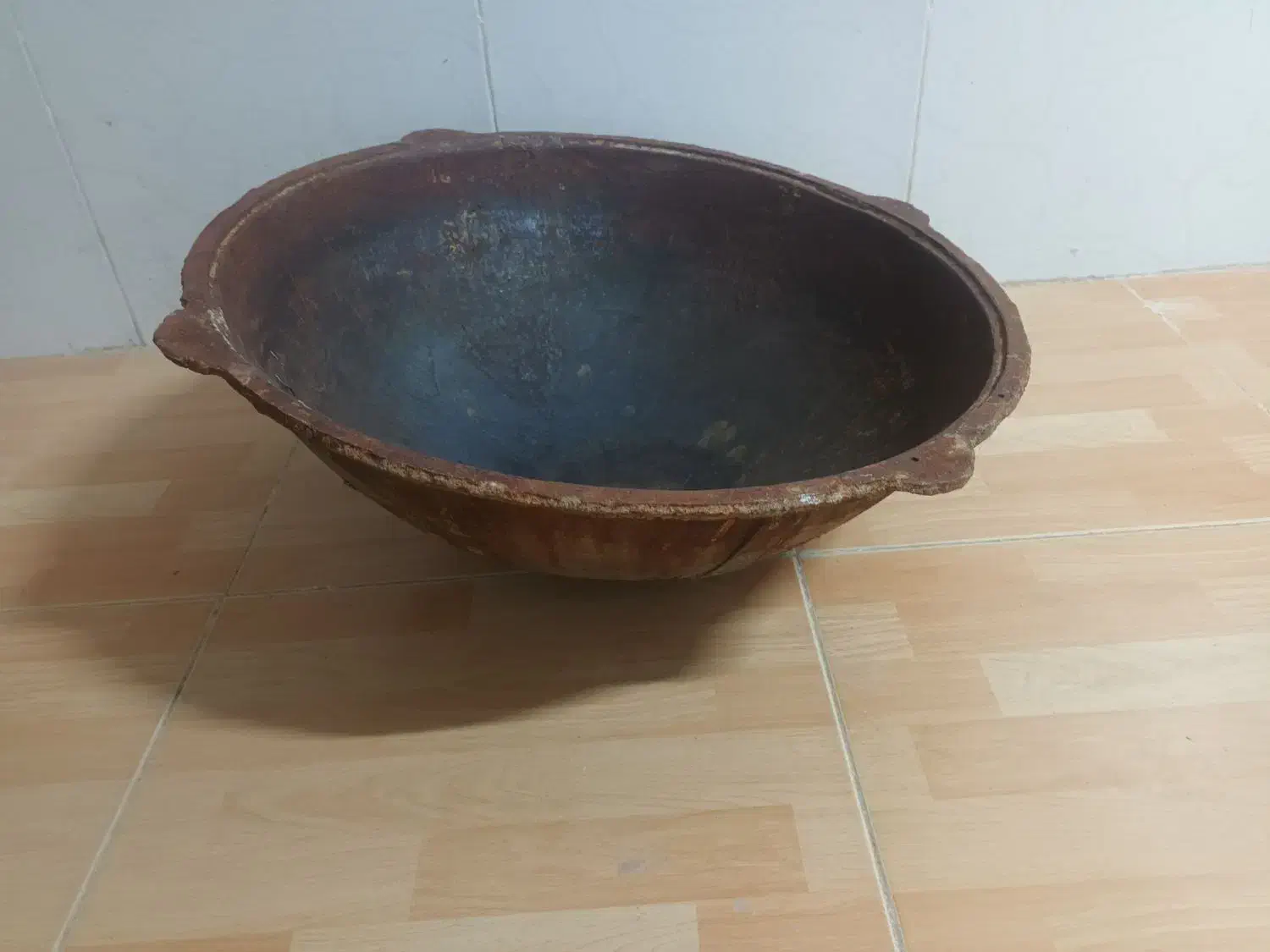 دیگ چدن روسی ۵۰ سانتی کاملا سالم|ظروف پختوپز|قائن, |دیوار