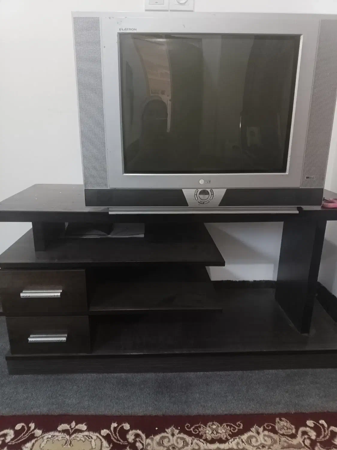 تلویزیون زیر تلویزیون باهم|کولر گازی و فن‌کوئل|آق قلا, |دیوار