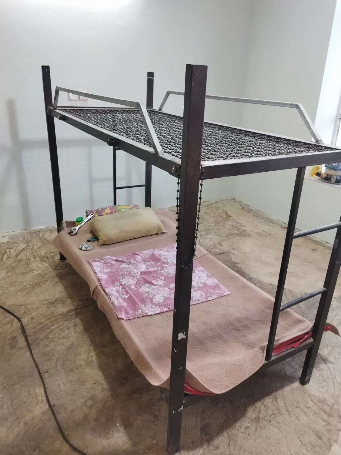 تخت دو طبقه|تخت و سرویس خواب|خوی, |دیوار