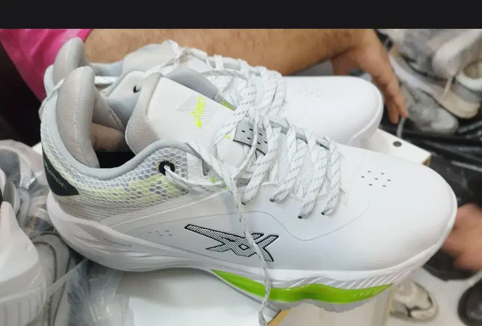 کفش والیبال|کیف، کفش، کمربند|رشت, حسین آباد|دیوار