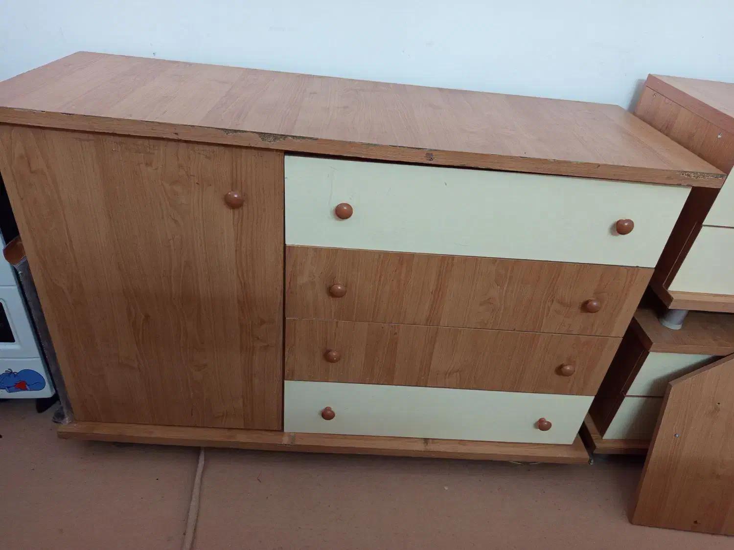 دراور|جاکفشی، کمد، دراور|صحنه, |دیوار