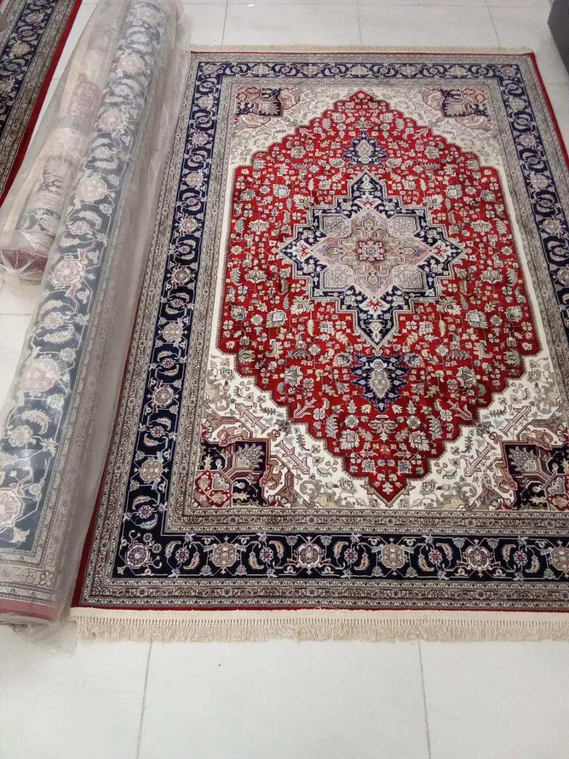 فرش تبریز تمام ابریشم تخفیف ویژه و باور نکردنی|فرش|آمل, |دیوار