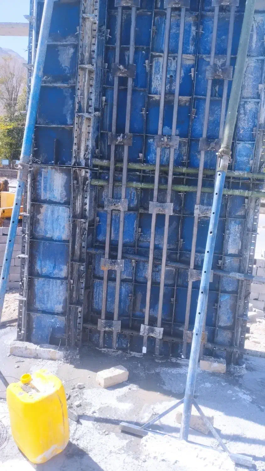 قالبندی استخر و دیوار حائل،بتن کف صیقلی،|خدمات پیشه و مهارت|شاهین‌شهر, مورچه خورت|دیوار