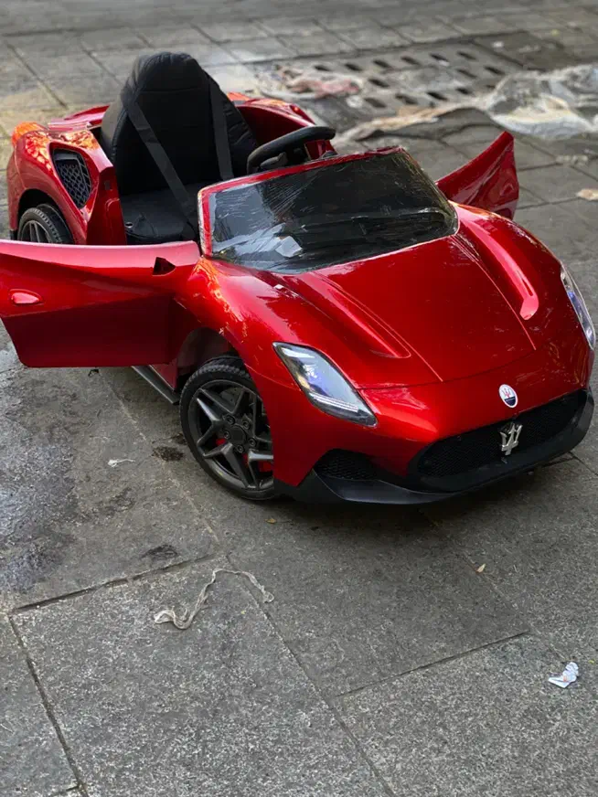 ماشین شارژی مازاراتی ۵ موتوره سوییچی دسته چمدانی|اسباببازی بچه|تهران, بازار|دیوار