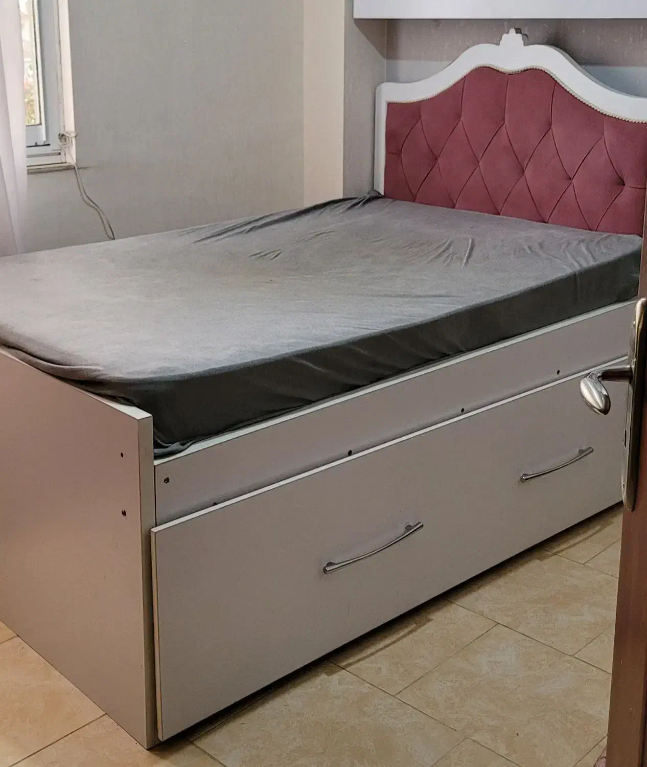 تخت خواب کشویی دو نفره|تخت و سرویس خواب|رشت, معلم|دیوار