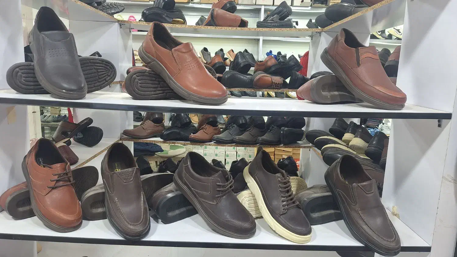 فروش کفش حراجی به صورت عمده و یکجا|کیف، کفش، کمربند|برخوار, |دیوار