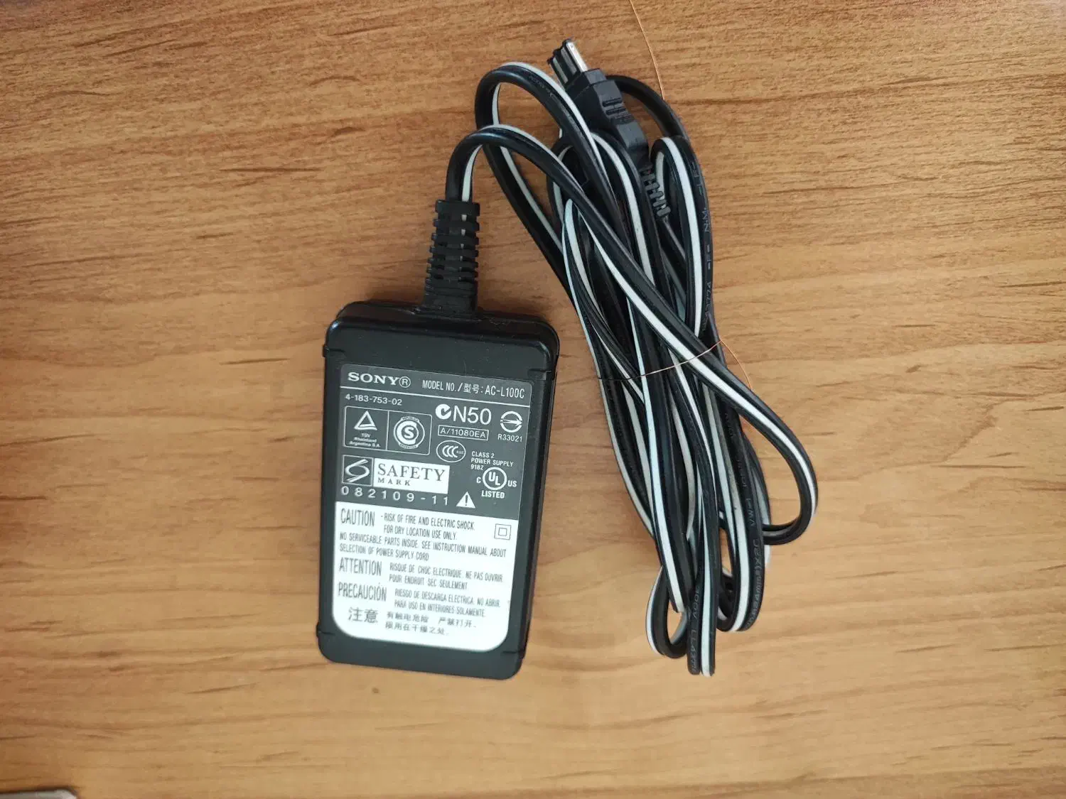 شارژر اصلی سونی AC-VQ1050D|دوربین عکاسی و فیلم‌برداری|شیراز, تاچارا|دیوار