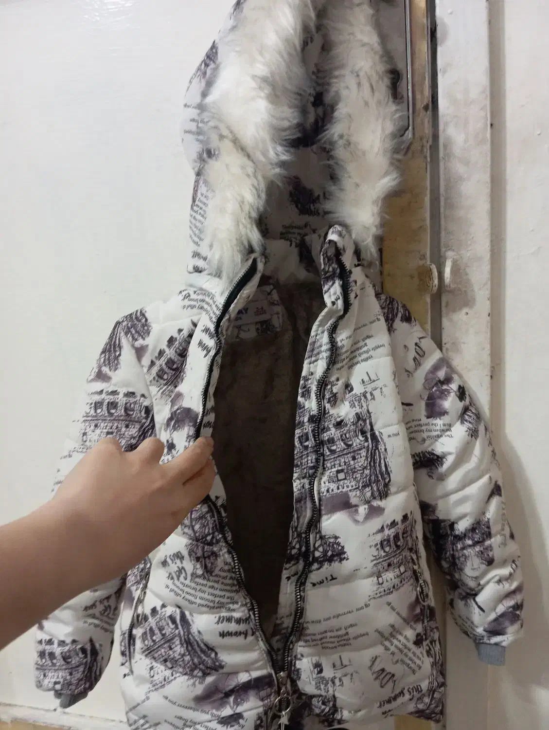 بارونی یا کت زمستانی بچگانه. معاوضهباظروف مسی|کفش و لباس بچه|یاسوج, |دیوار