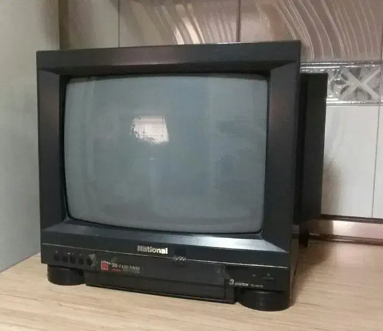 تلویزیون ۱۴ اینچ ناسیونال اصل ژاپن با کارتن|تلویزیون و پروژکتور|مشهد, کارگران|دیوار